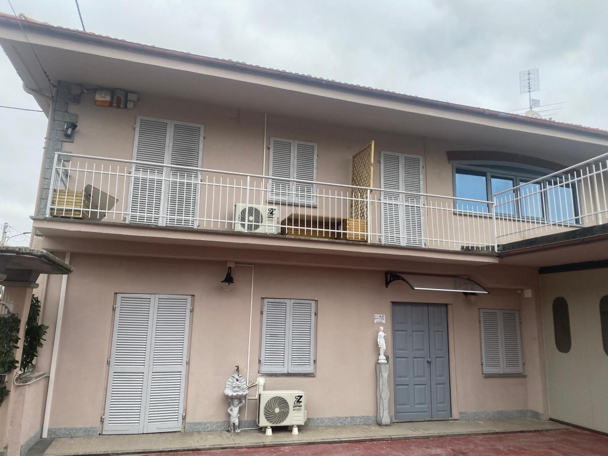 La Casa Di Cate & Adry Bed & Breakfast Envie ภายนอก รูปภาพ